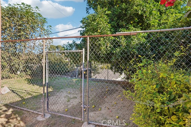 Detail Gallery Image 11 of 11 For 1046 N Bonnie Beach Pl, Los Angeles,  CA 90063 - 4 Beds | 2 Baths