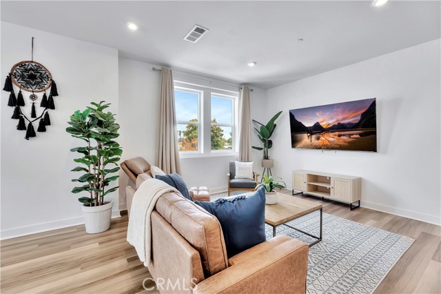 Detail Gallery Image 4 of 22 For 1531 W Bushell, Anaheim,  CA 92805 - 3 Beds | 2/1 Baths