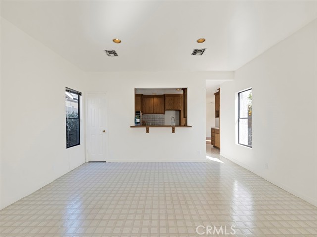 Detail Gallery Image 23 of 55 For 345 S Beachwood Dr, Burbank,  CA 91506 - 5 Beds | 3 Baths