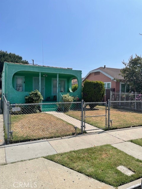 1322 E 70th Street E