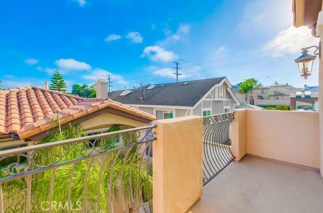 Detail Gallery Image 58 of 71 For 1902 Marshallfield Ln a,  Redondo Beach,  CA 90278 - 4 Beds | 3/1 Baths