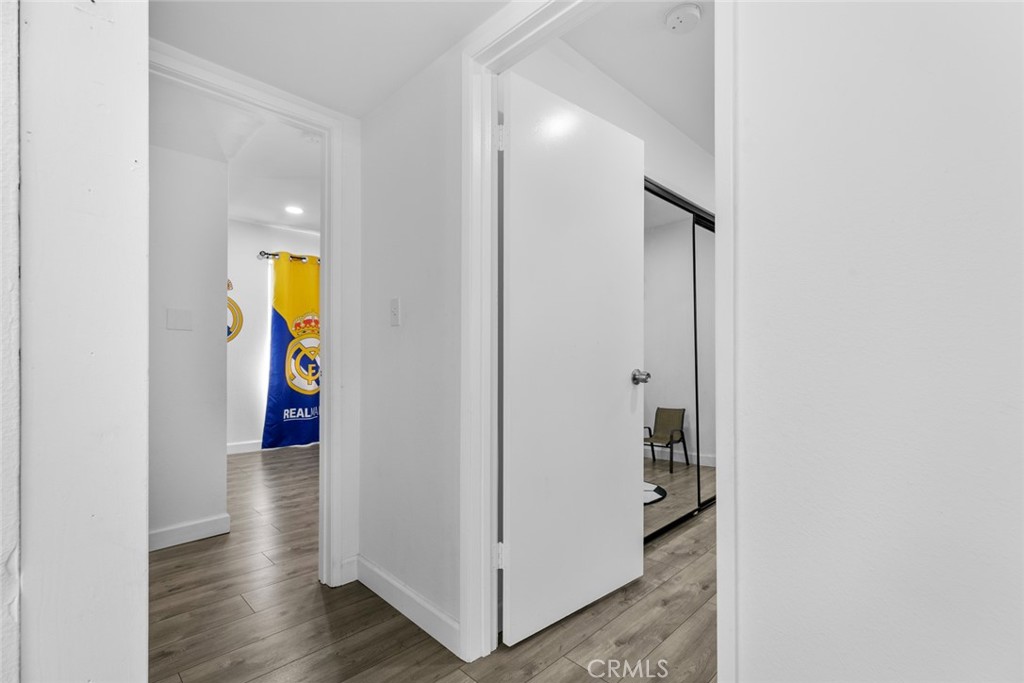 https://media.crmls.org/medias/30ed3325-bbb1-4ee2-9867-50417836c60d.jpg?preset=X-Large