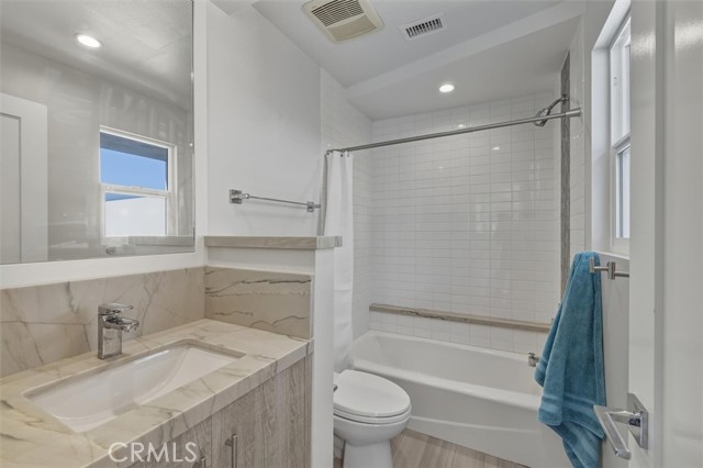 Detail Gallery Image 32 of 49 For 1729 Harriman Ln a,  Redondo Beach,  CA 90278 - 4 Beds | 3/1 Baths