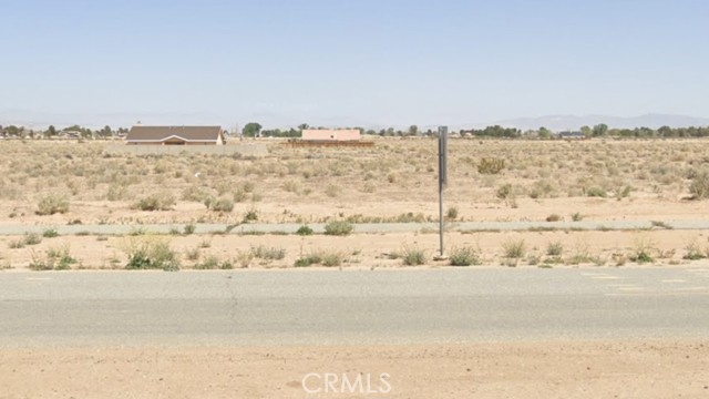 Level lot with sidewalk