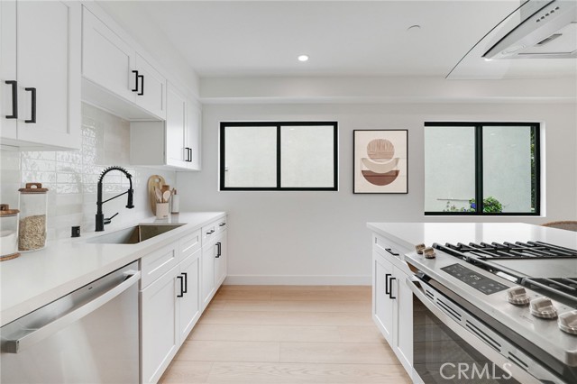 1334 9th Street, Santa Monica CA: https://media.crmls.org/medias/30edc2c6-7e18-4a4d-a6d8-dbce979d9a36.jpg