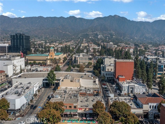 138 N San Fernando Boulevard, Burbank CA: https://media.crmls.org/medias/30edfdd2-8b16-4755-8513-d73cc1427ef1.jpg