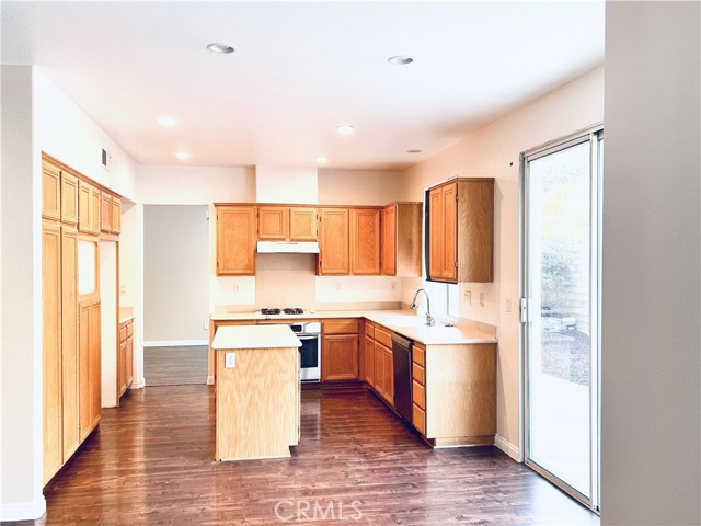 Detail Gallery Image 6 of 15 For 3152 Tecopa Springs Lane, Simi Valley,  CA 93063 - 4 Beds | 2/1 Baths