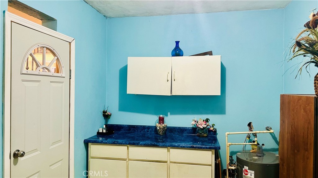 https://media.crmls.org/medias/30ef3982-0006-4309-93cc-d50128b290a9.jpg?preset=X-Large
