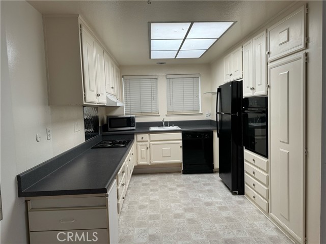 661 Avenida Sevilla, Laguna Woods CA: https://media.crmls.org/medias/30ef447f-2e64-4a24-bf03-1e0fd70eecc3.jpg