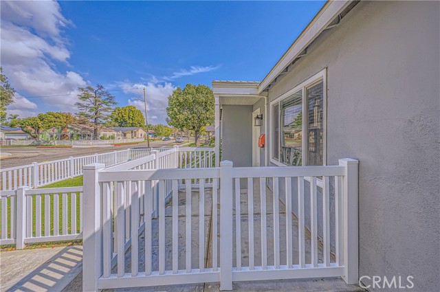 Detail Gallery Image 6 of 38 For 3818 Charlemagne Ave, Long Beach,  CA 90808 - 4 Beds | 2 Baths