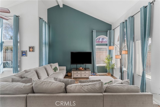 Detail Gallery Image 3 of 34 For 44200 Gillan Ave, Lancaster,  CA 93535 - 4 Beds | 3 Baths