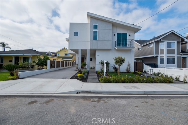 2224 Dufour Avenue, Redondo Beach, California 90278, 4 Bedrooms Bedrooms, ,3 BathroomsBathrooms,Residential,Sold,Dufour,SB25226015