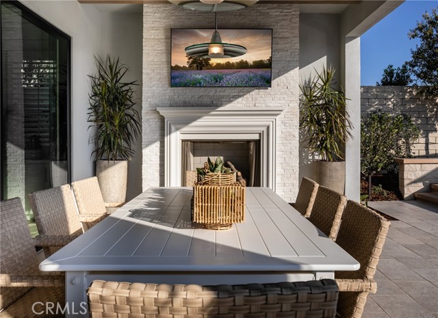 Detail Gallery Image 17 of 18 For 27542 Elderberry Dr, Valencia,  CA 91381 - 5 Beds | 4/1 Baths