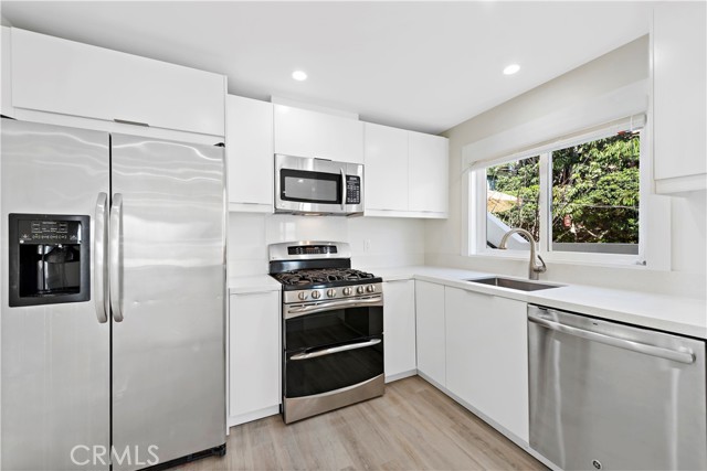 827 Cliff Drive, Laguna Beach CA: https://media.crmls.org/medias/30f08c84-8fcf-456b-9568-ff4e9ea60bd9.jpg