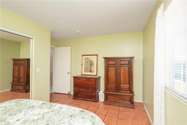 1203 E 33rd Street, Los Angeles CA: https://media.crmls.org/medias/30f0ad18-9761-4890-abeb-931e35d08af7.jpg