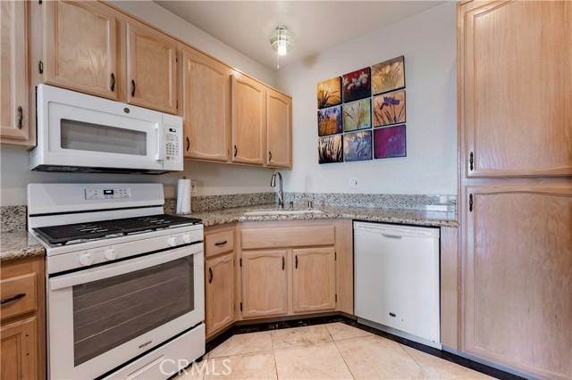 2604 E 20th street, Signal Hill CA: https://media.crmls.org/medias/30f0c90a-4bf5-434a-b6cb-81677f890eac.jpg