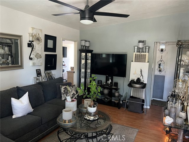 103 E Barbour Street, Banning CA: https://media.crmls.org/medias/30f11487-58f0-49e9-9221-01c32514beeb.jpg