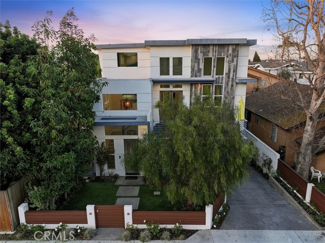 Detail Gallery Image 43 of 49 For 1729 Harriman Ln a,  Redondo Beach,  CA 90278 - 4 Beds | 3/1 Baths