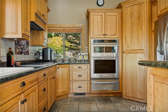 Detail Gallery Image 10 of 38 For 30910 Old City Creek Dr, Running Springs,  CA 92382 - 3 Beds | 2/1 Baths