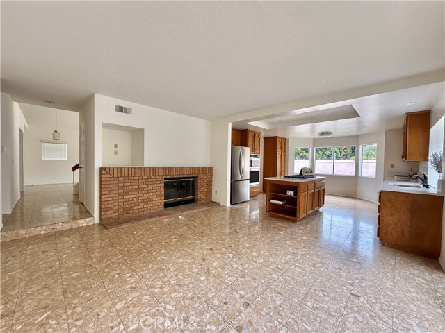 18 Decente, Irvine CA: https://media.crmls.org/medias/30f2f41f-d220-449e-8181-a8e5bd01ec9b.jpg