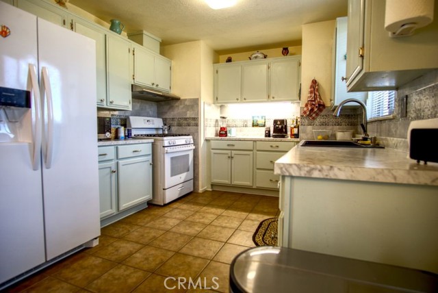 6367 Split Rock Avenue, 29 Palms CA: https://media.crmls.org/medias/30f32929-03fe-4a16-a37b-640760e61aa0.jpg