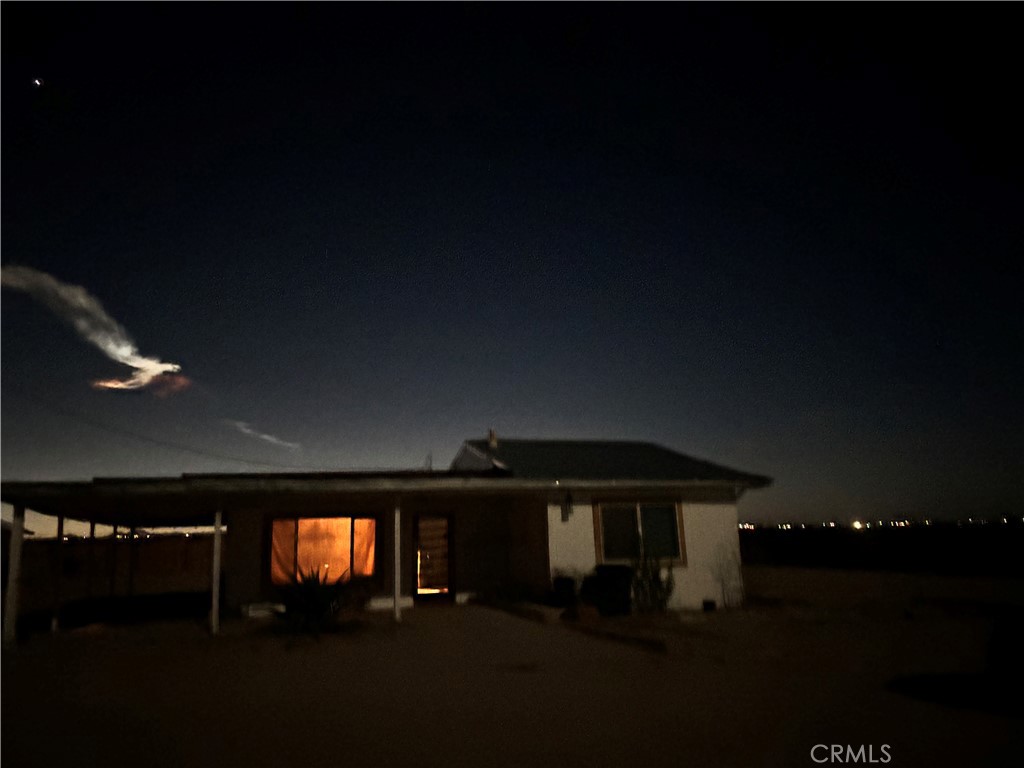 https://media.crmls.org/medias/30f3a9ef-3605-420c-9b85-6a739dedc0c2.jpg?preset=X-Large