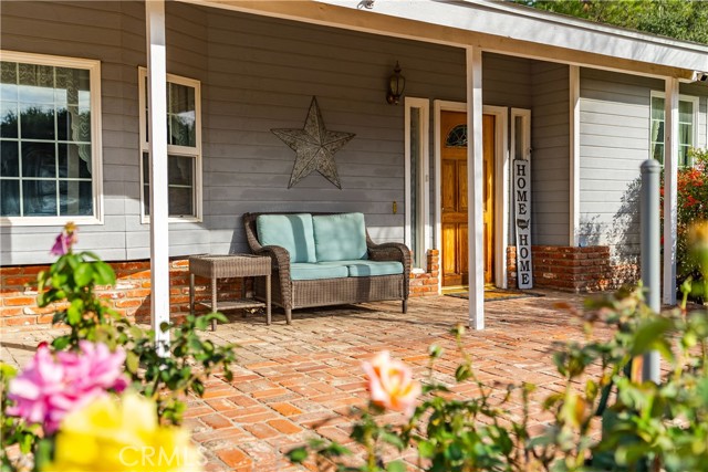 28132 Oak Spring Canyon, Canyon Country CA: https://media.crmls.org/medias/30f3b706-dcda-4f67-b6fe-313917635ee5.jpg