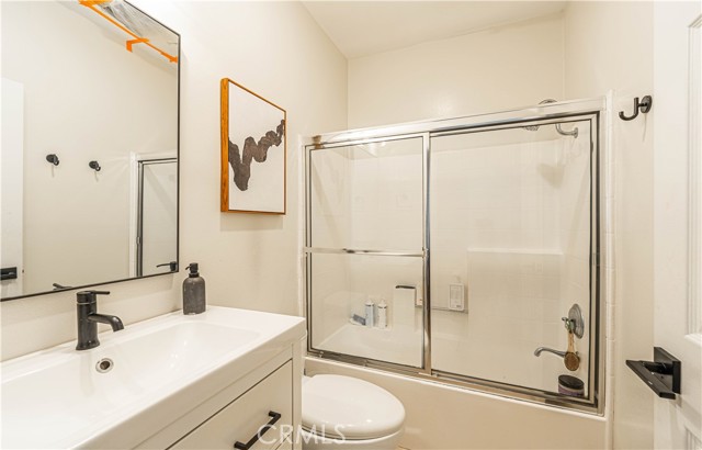 Detail Gallery Image 16 of 27 For 945 N Hudson Ave #104,  Los Angeles,  CA 90038 - 2 Beds | 2 Baths