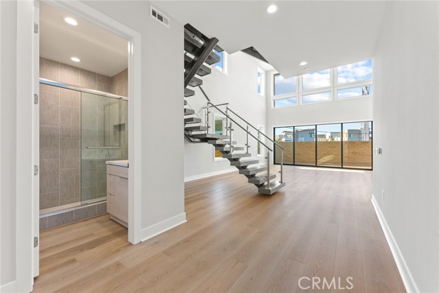 Detail Gallery Image 10 of 56 For 209 Stage, Irvine,  CA 92618 - 5 Beds | 5 Baths