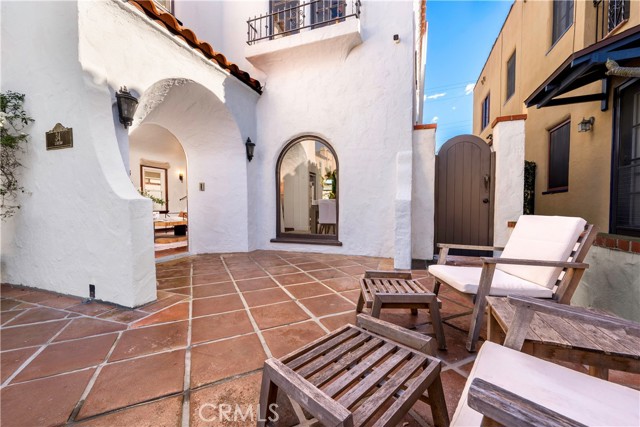 Detail Gallery Image 3 of 33 For 34 Ximeno Avenue, Long Beach,  CA 90803 - 4 Beds | 1/1 Baths