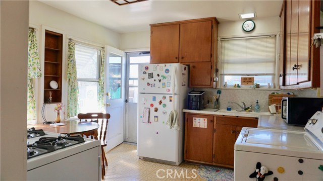 Detail Gallery Image 7 of 48 For 2213 N Valley St, Burbank,  CA 91505 - 3 Beds | 1 Baths