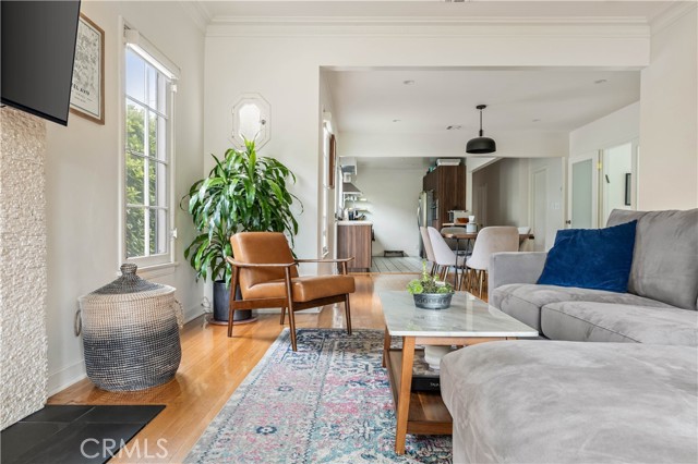 2818 S Holt Avenue, Los Angeles CA: https://media.crmls.org/medias/30f6ae0e-9512-45d8-b2a7-55dbdb18b4ca.jpg