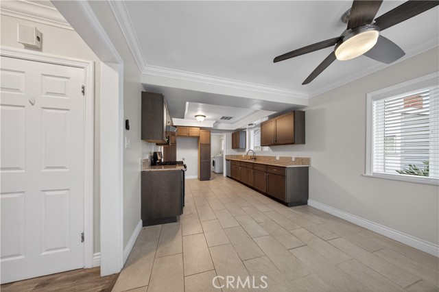 Detail Gallery Image 4 of 32 For 6906 Mclennan Ave, Lake Balboa,  CA 91406 - 3 Beds | 3 Baths