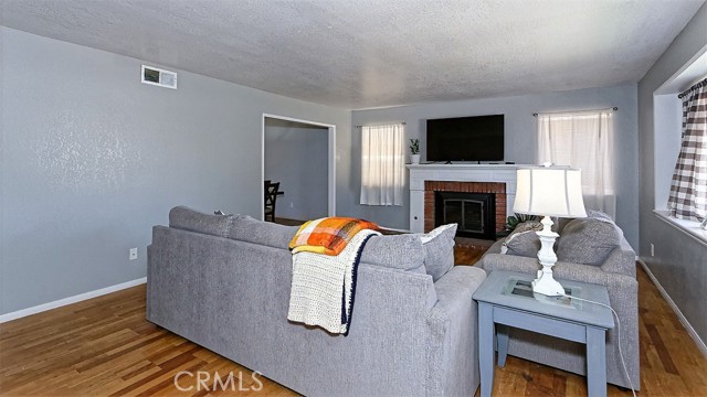 Detail Gallery Image 5 of 32 For 14989 Blue Grass Dr, Helendale,  CA 92342 - 4 Beds | 3 Baths