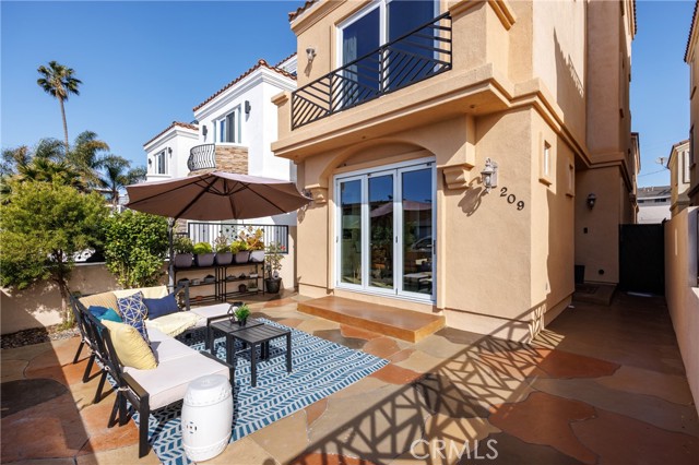 Detail Gallery Image 40 of 42 For 209 Chicago Ave, Huntington Beach,  CA 92648 - 3 Beds | 3/2 Baths