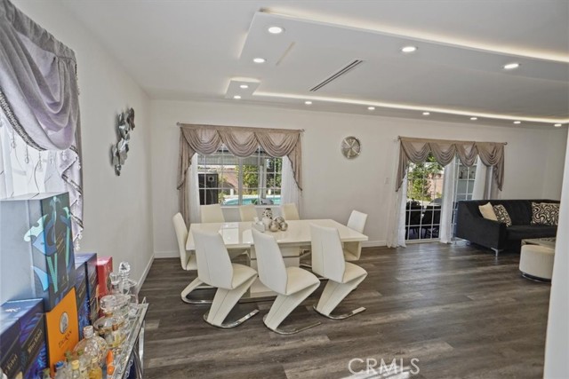 Detail Gallery Image 6 of 16 For 7409 Irvine Dr, North Hollywood,  CA 91605 - 4 Beds | 2/1 Baths