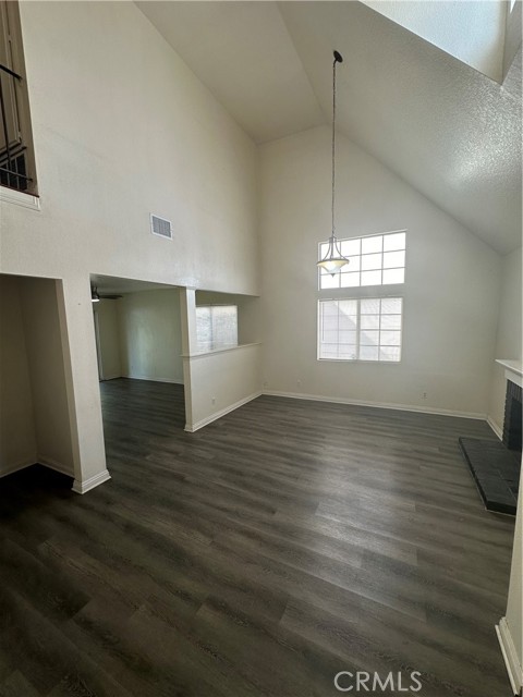 Detail Gallery Image 5 of 23 For 6251 Heatherwood Dr, Jurupa Valley,  CA 92509 - 3 Beds | 2/1 Baths