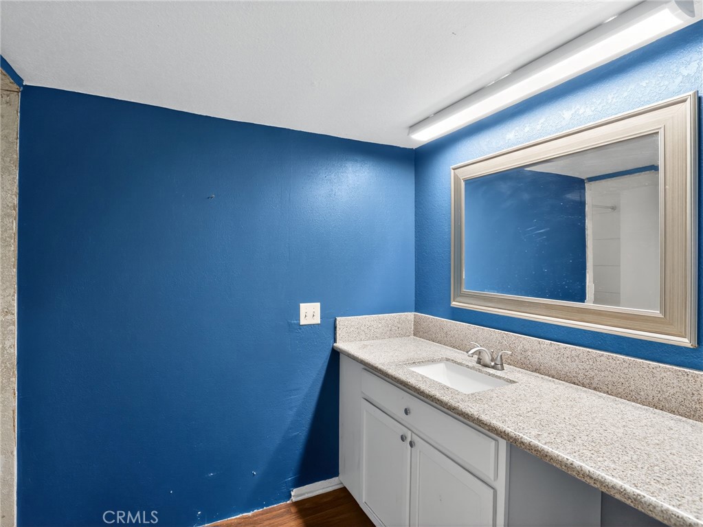 https://media.crmls.org/medias/30f926b9-309d-406b-bc03-da3d29f2e5ea.jpg?preset=X-Large