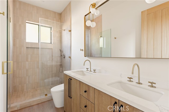 Detail Gallery Image 14 of 28 For 17852 Saticoy St, Reseda,  CA 91335 - 4 Beds | 3/1 Baths