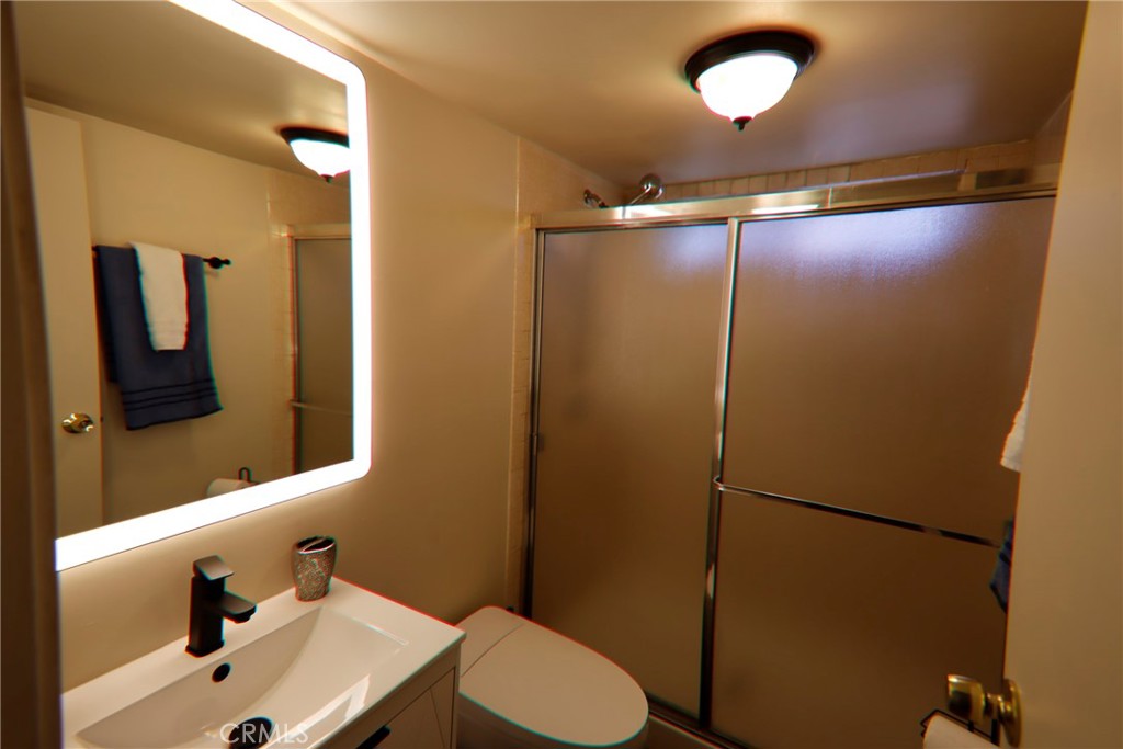 https://media.crmls.org/medias/30fa4d66-39e0-4462-98ac-30e8bf5ad8e0.jpg?preset=X-Large