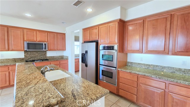 Detail Gallery Image 6 of 29 For 8387 Fall Creek Dr, Corona,  CA 92880 - 4 Beds | 2/1 Baths