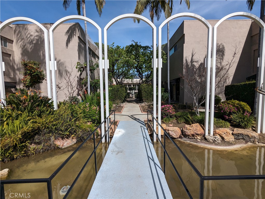 https://media.crmls.org/medias/30fbae9e-9a67-412c-94d8-d3dd5a698900.jpg?preset=X-Large