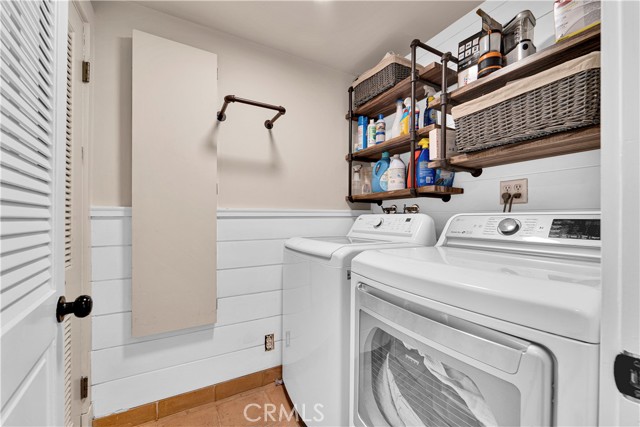Detail Gallery Image 23 of 59 For 18090 Karen Dr, Encino,  CA 91316 - 4 Beds | 2/1 Baths