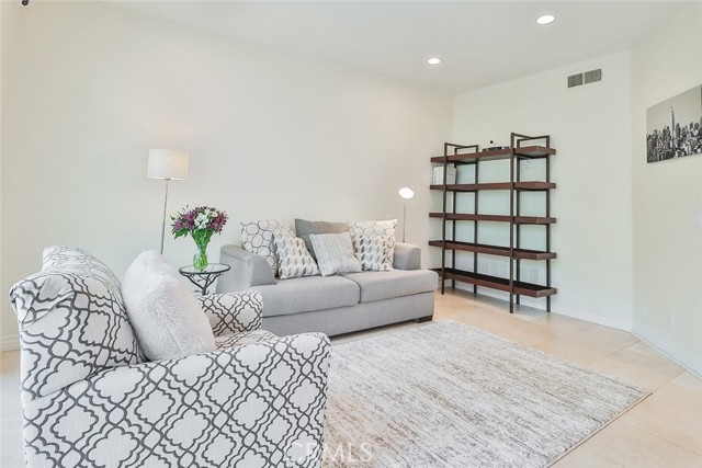 Detail Gallery Image 15 of 46 For 5028 Benedict Ct, Oak Park,  CA 91377 - 3 Beds | 2/1 Baths