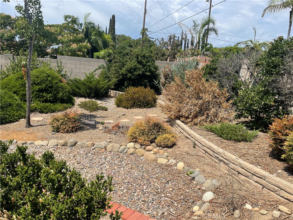 https://media.crmls.org/medias/30fe2a3c-1d92-4d7c-9787-7d184adf42f1.jpg?preset=X-Large