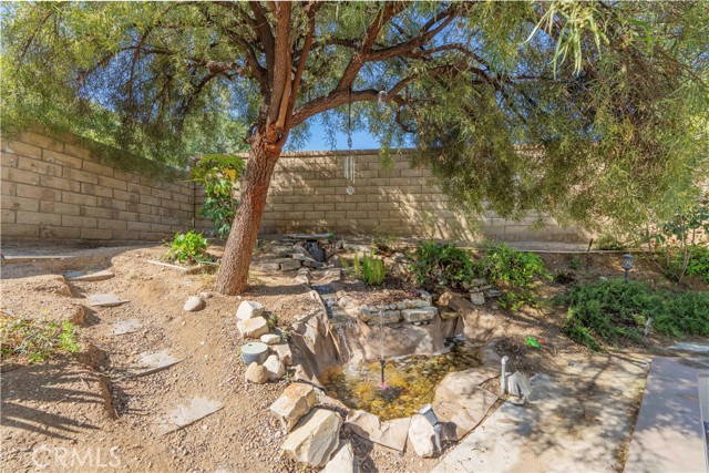 Detail Gallery Image 14 of 42 For 19890 Holly Drive, Saugus,  CA 91350 - 3 Beds | 3 Baths