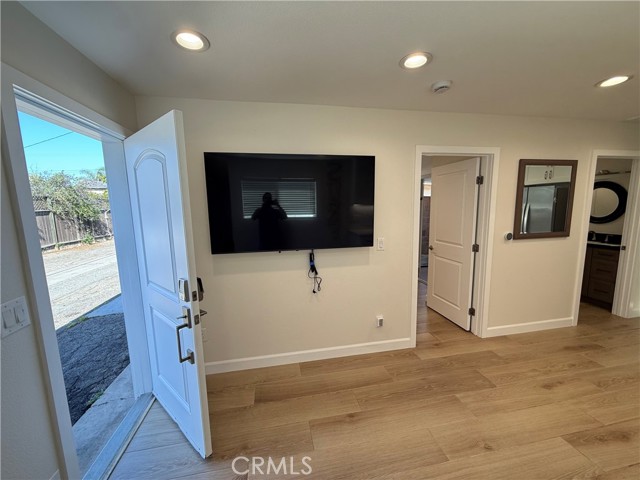 Detail Gallery Image 3 of 24 For 18095 Newland, Huntington Beach,  CA 92646 - 2 Beds | 1 Baths