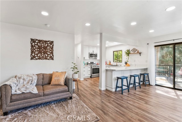 Detail Gallery Image 8 of 69 For 899 Blue Ridge, Lake Arrowhead,  CA 92385 - 3 Beds | 2 Baths