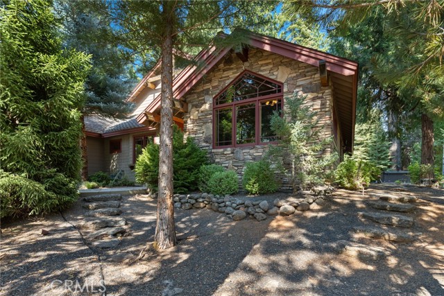 Detail Gallery Image 2 of 37 For 95 Manor Dr, Lake Almanor,  CA 96137 - 3 Beds | 3 Baths