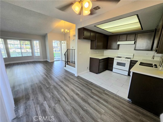 Detail Gallery Image 4 of 17 For 121 Wiseman Way a,  Upland,  CA 91786 - 3 Beds | 1/1 Baths